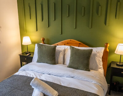 Charming 3-Bed Getaway | Minutes from Town & Gatwick
